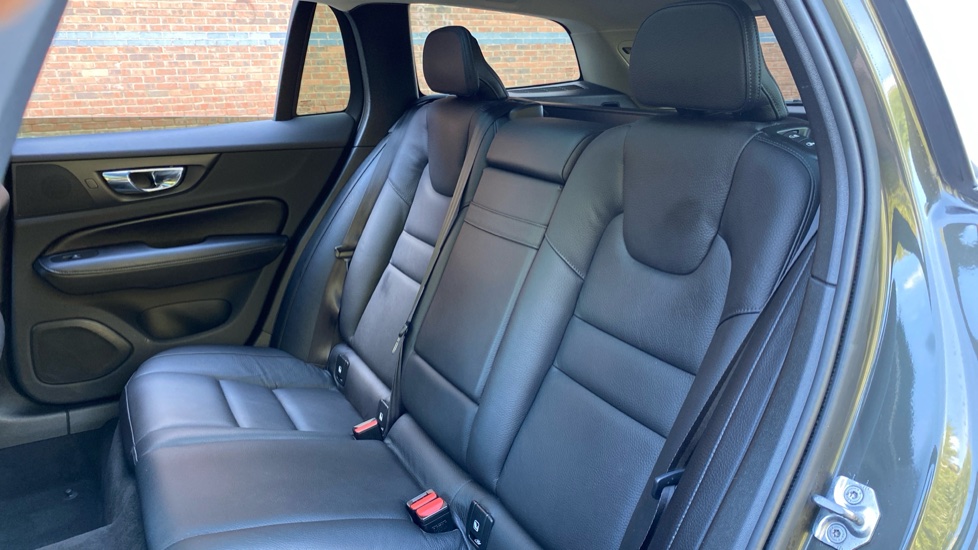 Volvo V60 2.0 T5 Inscription 5dr Auto Petrol Estate - Image 21