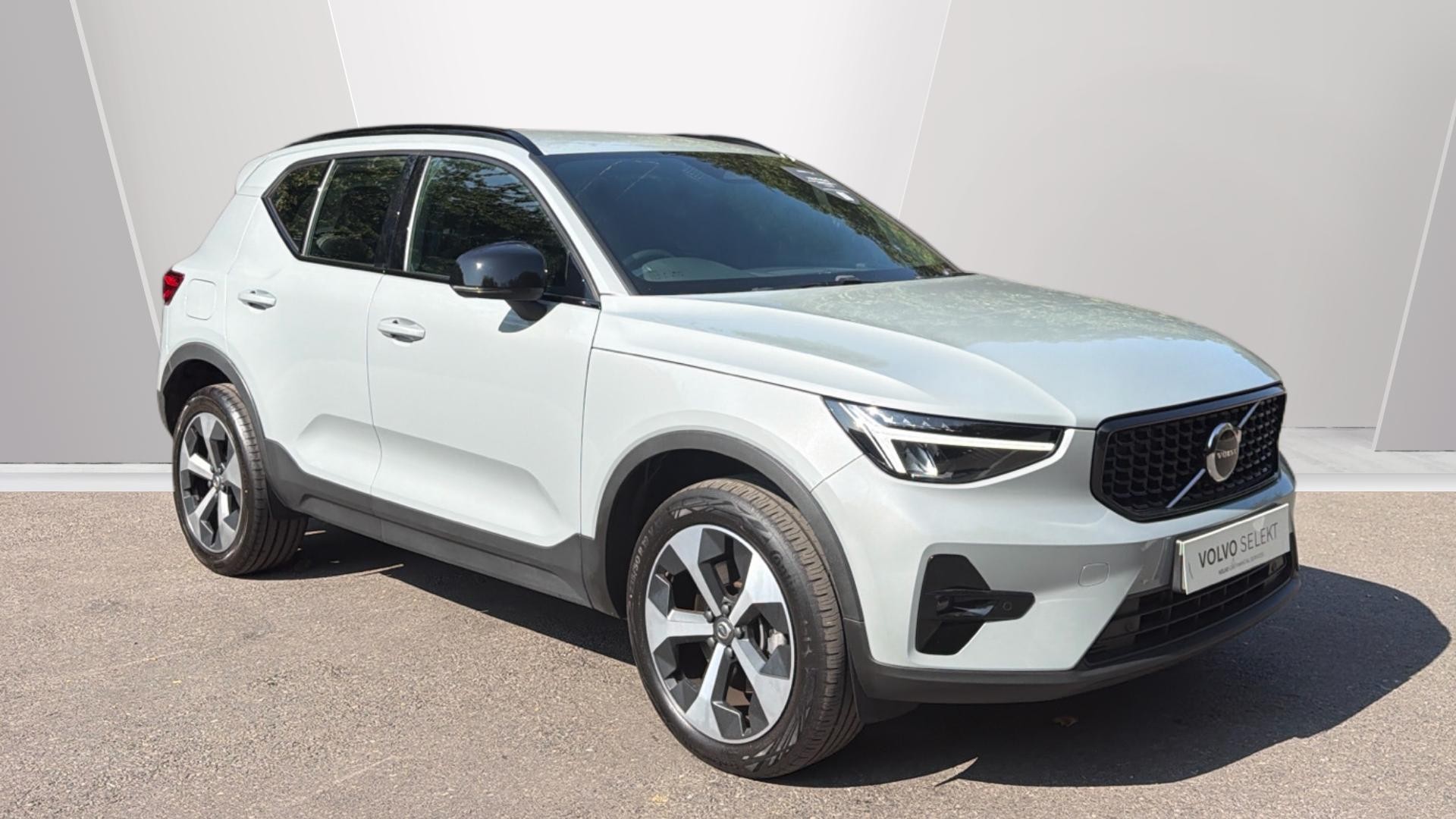 Volvo XC40 listing photo
