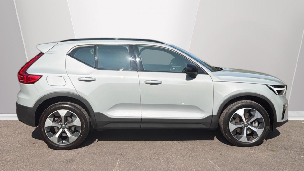 Volvo XC40 2.0 B3P Plus Dark 5dr Auto Petrol Estate - Image 3