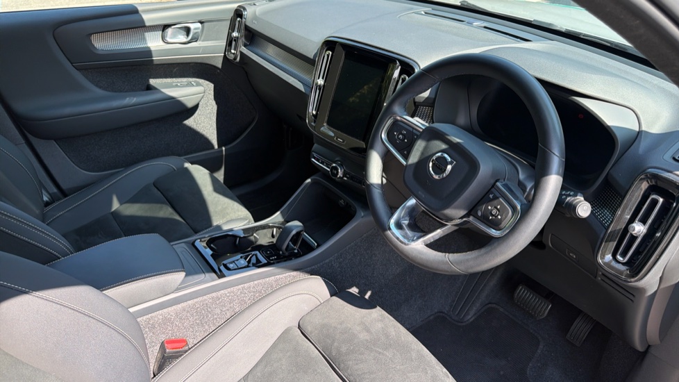 Volvo XC40 2.0 B3P Plus Dark 5dr Auto Petrol Estate - Image 4