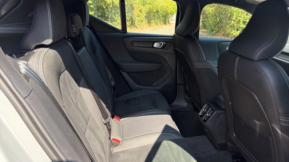 Volvo XC40 2.0 B3P Plus Dark 5dr Auto Petrol Estate - Image 6