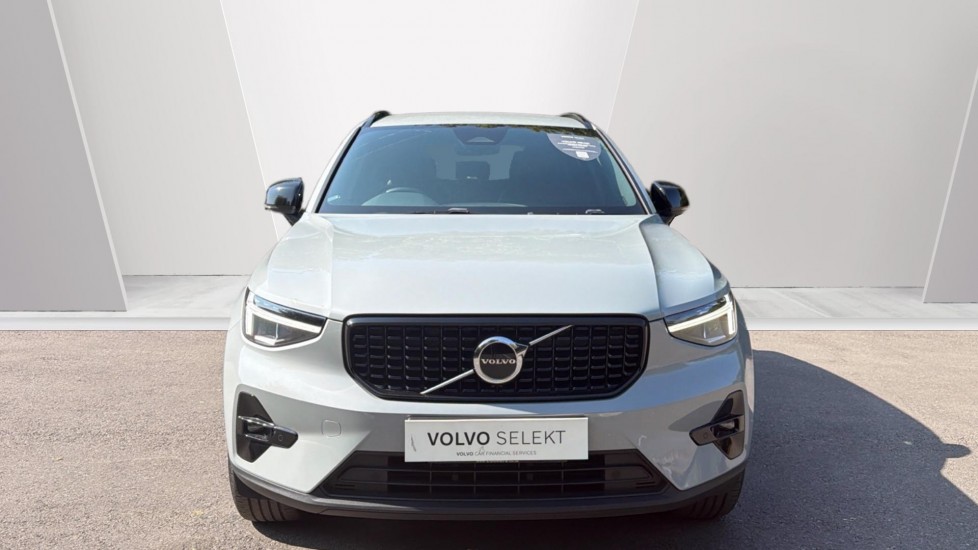 Volvo XC40 2.0 B3P Plus Dark 5dr Auto Petrol Estate - Image 8