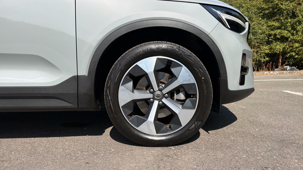 Volvo XC40 2.0 B3P Plus Dark 5dr Auto Petrol Estate - Image 9