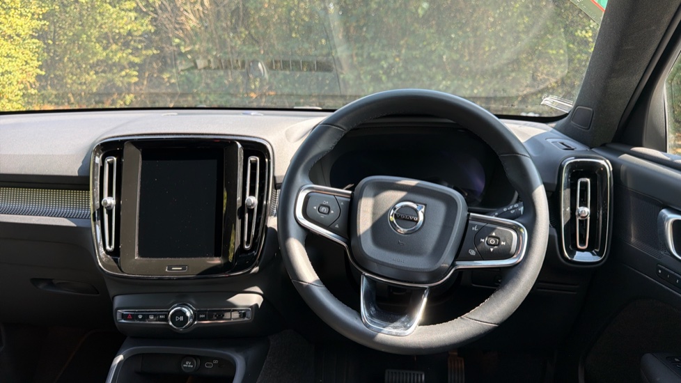 Volvo XC40 2.0 B3P Plus Dark 5dr Auto Petrol Estate - Image 10