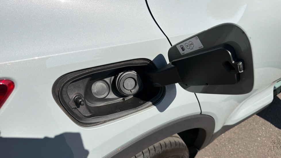 Volvo XC40 2.0 B3P Plus Dark 5dr Auto Petrol Estate - Image 15