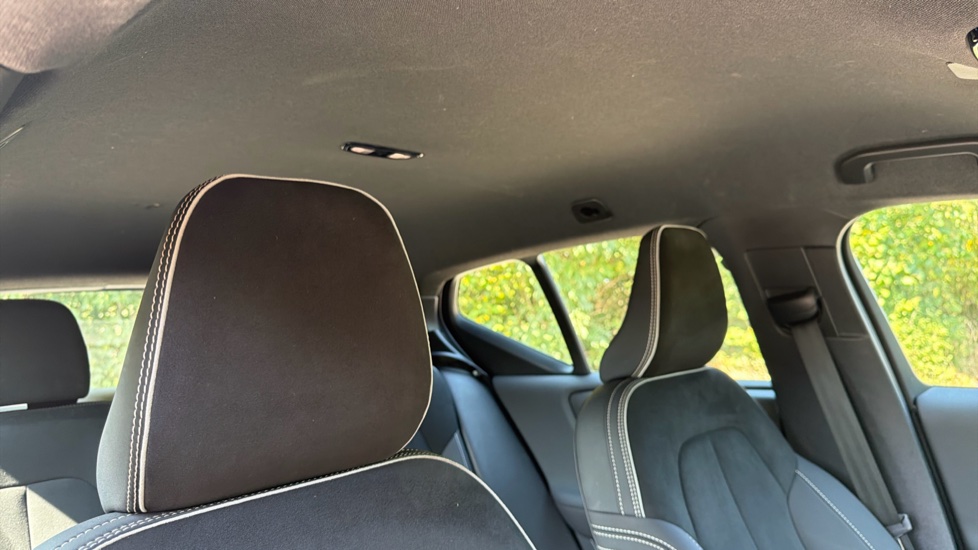Volvo XC40 2.0 B3P Plus Dark 5dr Auto Petrol Estate - Image 30