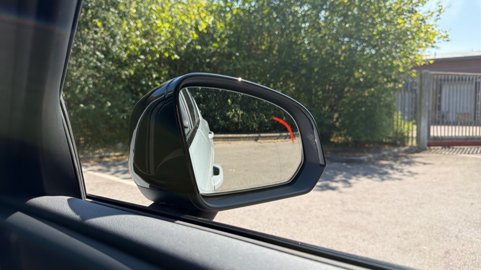 Volvo XC40 2.0 B3P Plus Dark 5dr Auto Petrol Estate - Image 31