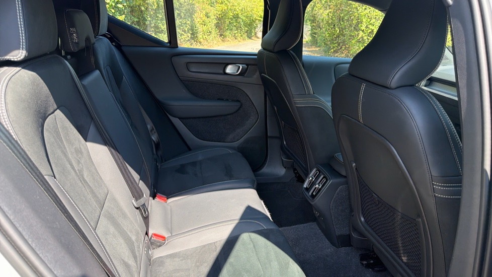 Volvo XC40 2.0 B3P Plus Dark 5dr Auto Petrol Estate - Image 32
