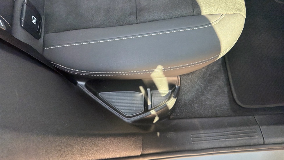 Volvo XC40 2.0 B3P Plus Dark 5dr Auto Petrol Estate - Image 54