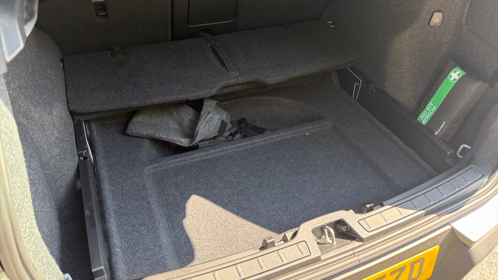 Volvo XC40 2.0 B3P Plus Dark 5dr Auto Petrol Estate - Image 61