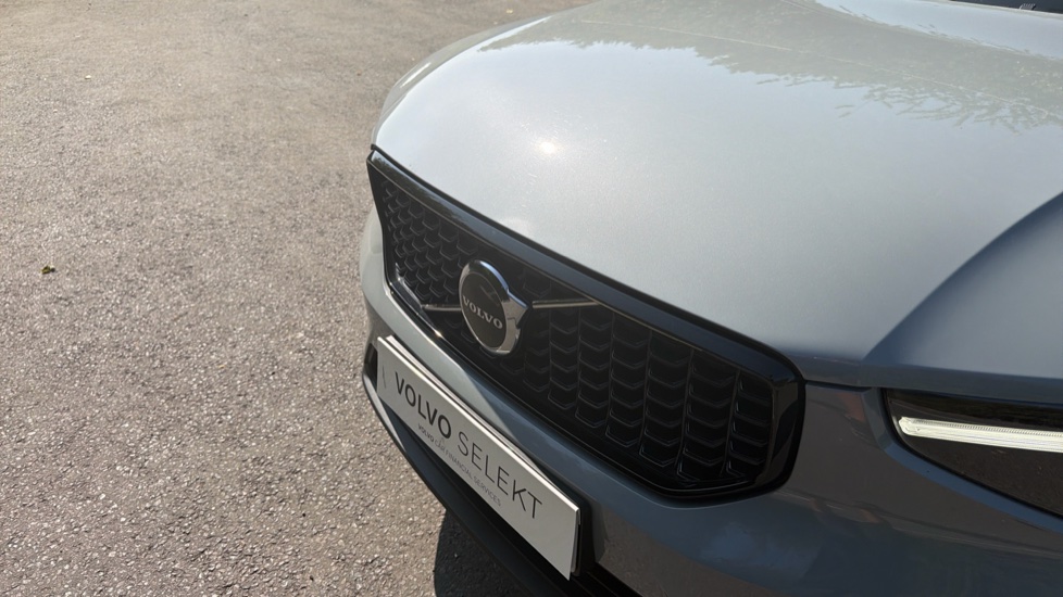 Volvo XC40 2.0 B3P Plus Dark 5dr Auto Petrol Estate - Image 64