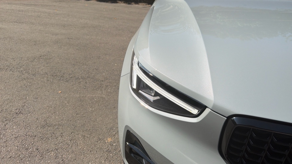 Volvo XC40 2.0 B3P Plus Dark 5dr Auto Petrol Estate - Image 65