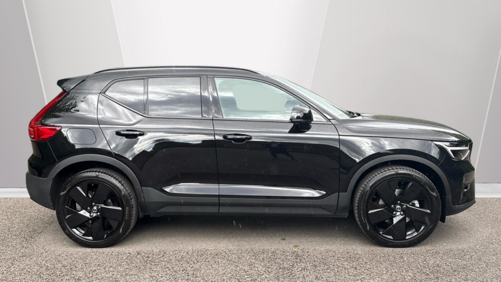 Volvo XC40 2.0 B3P Plus Black Edition 5dr Auto Petrol Estate - Image 3