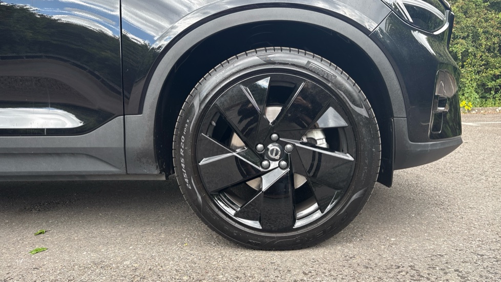Volvo XC40 2.0 B3P Plus Black Edition 5dr Auto Petrol Estate - Image 9