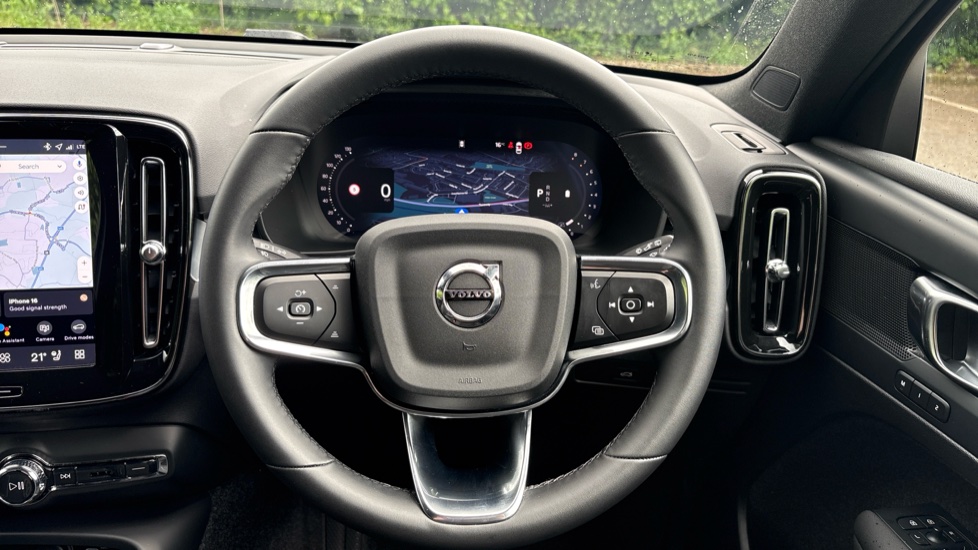 Volvo XC40 2.0 B3P Plus Black Edition 5dr Auto Petrol Estate - Image 10