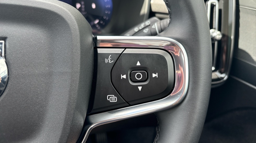 Volvo XC40 2.0 B3P Plus Black Edition 5dr Auto Petrol Estate - Image 22