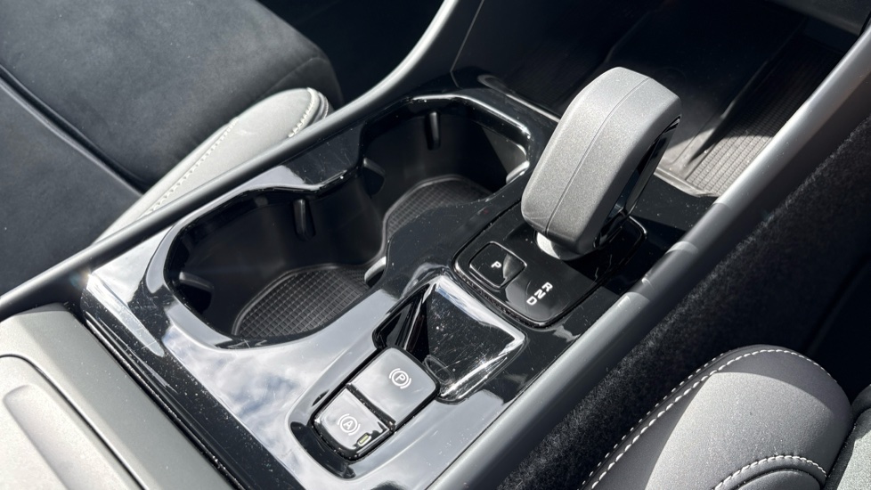 Volvo XC40 2.0 B3P Plus Black Edition 5dr Auto Petrol Estate - Image 25