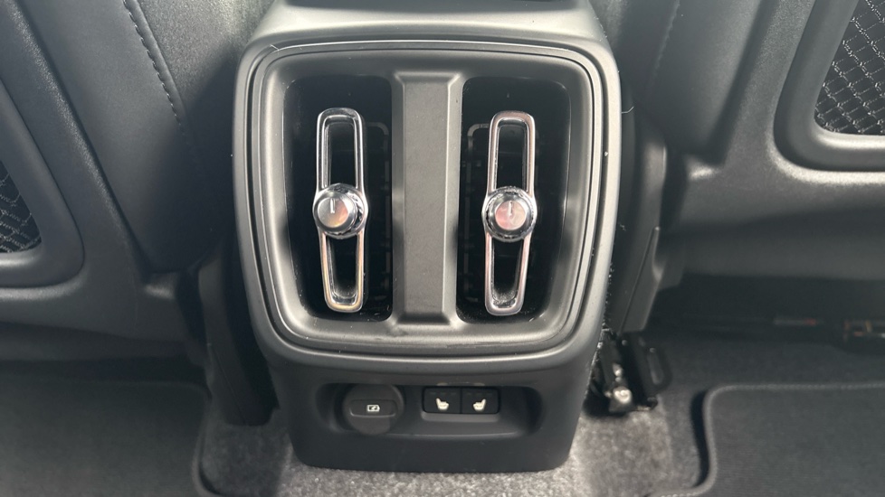 Volvo XC40 2.0 B3P Plus Black Edition 5dr Auto Petrol Estate - Image 36
