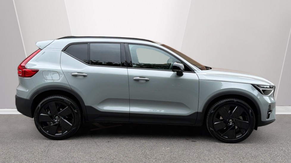 Volvo XC40 2.0 B3P Plus Black Edition 5dr Auto Petrol Estate - Image 3