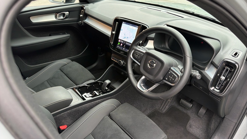 Volvo XC40 2.0 B3P Plus Black Edition 5dr Auto Petrol Estate - Image 4