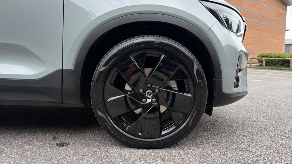 Volvo XC40 2.0 B3P Plus Black Edition 5dr Auto Petrol Estate - Image 9