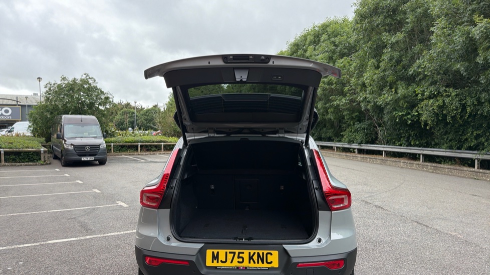 Volvo XC40 2.0 B3P Plus Black Edition 5dr Auto Petrol Estate - Image 13