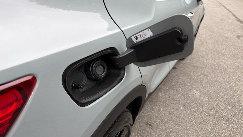 Volvo XC40 2.0 B3P Plus Black Edition 5dr Auto Petrol Estate - Image 16