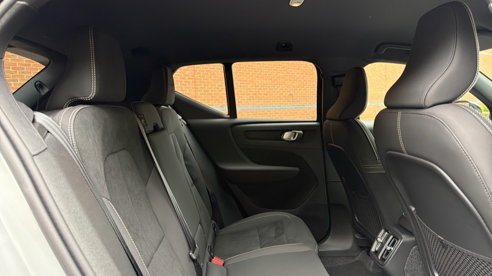 Volvo XC40 2.0 B3P Plus Black Edition 5dr Auto Petrol Estate - Image 33