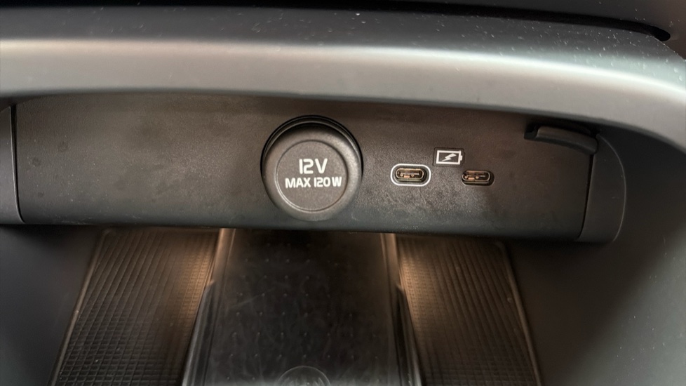 Volvo XC40 2.0 B3P Plus Black Edition 5dr Auto Petrol Estate - Image 36