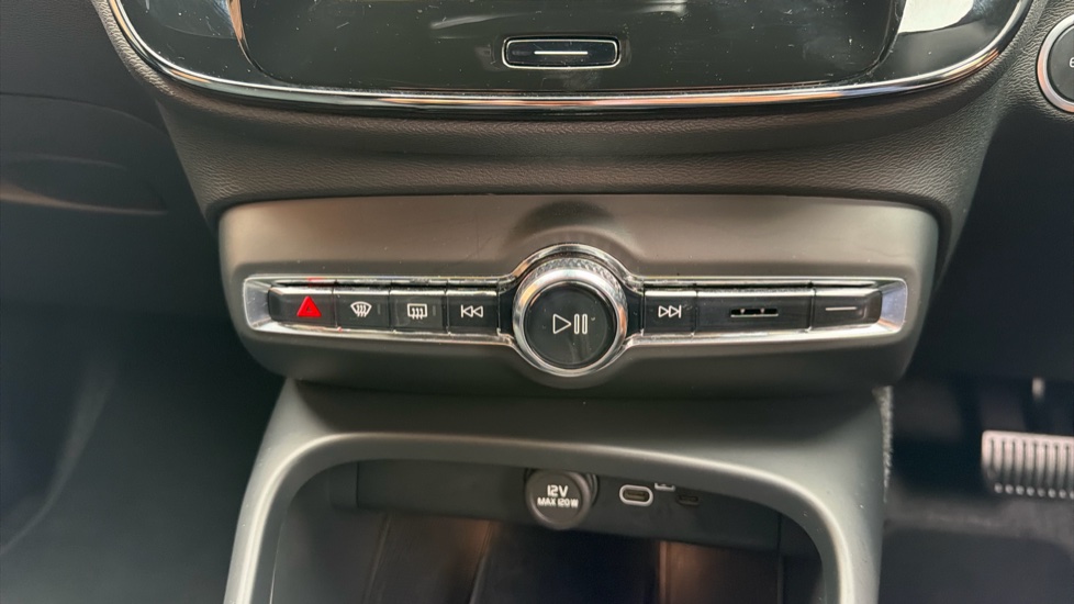 Volvo XC40 2.0 B3P Plus Black Edition 5dr Auto Petrol Estate - Image 37