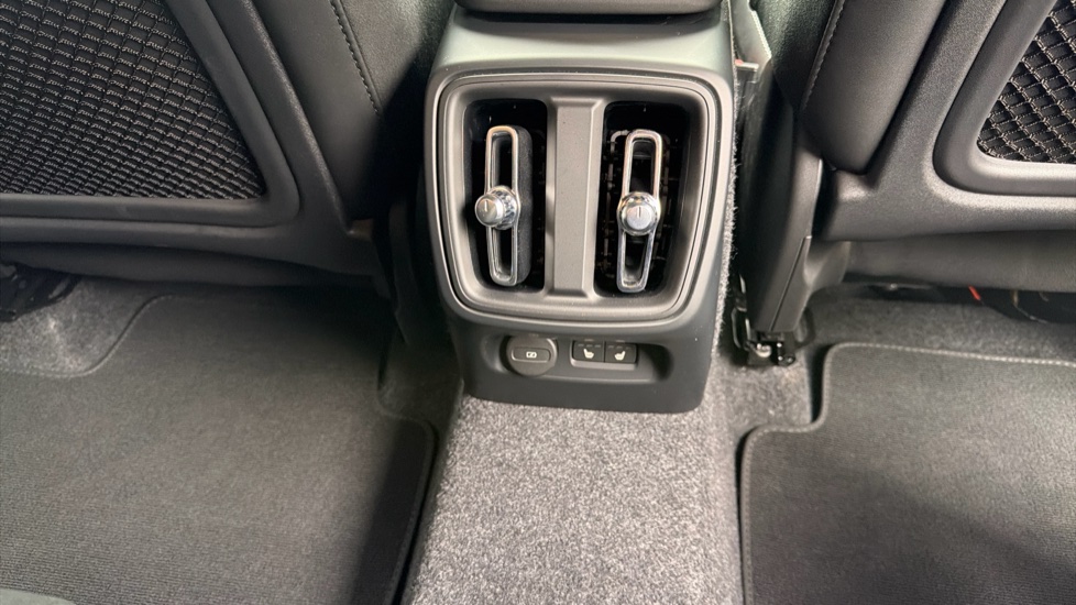 Volvo XC40 2.0 B3P Plus Black Edition 5dr Auto Petrol Estate - Image 50