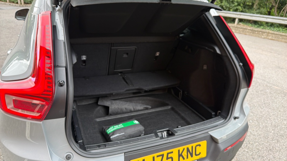 Volvo XC40 2.0 B3P Plus Black Edition 5dr Auto Petrol Estate - Image 57