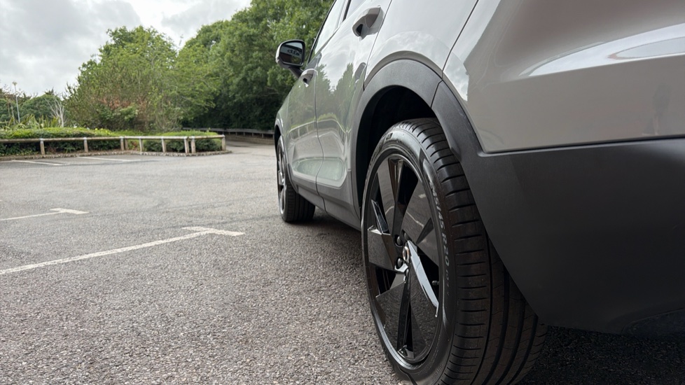 Volvo XC40 2.0 B3P Plus Black Edition 5dr Auto Petrol Estate - Image 58