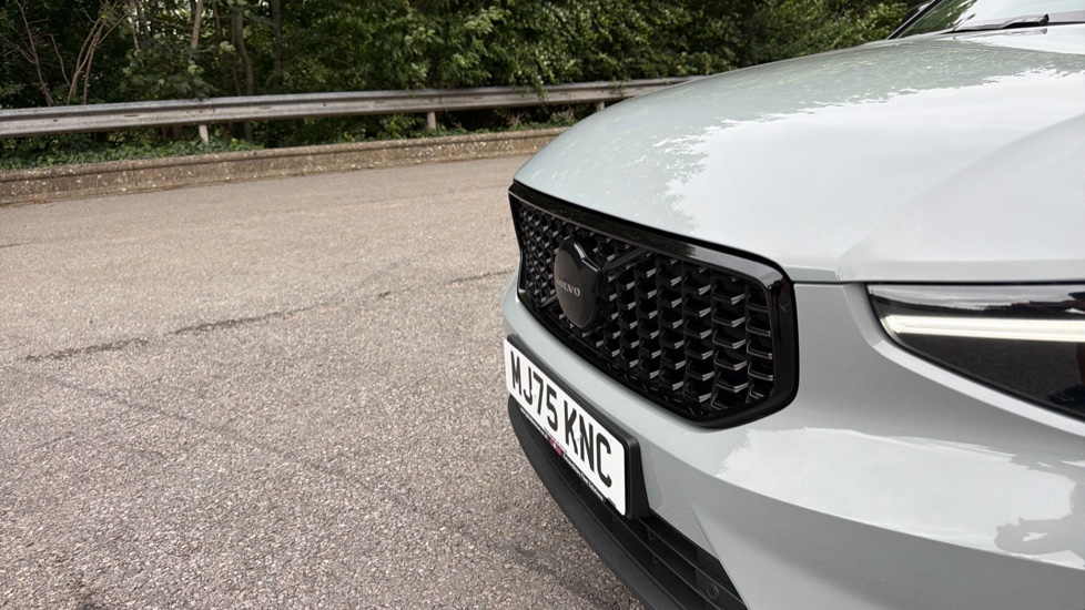 Volvo XC40 2.0 B3P Plus Black Edition 5dr Auto Petrol Estate - Image 60