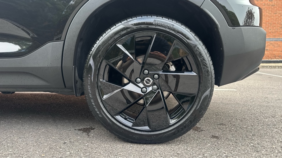 Volvo XC40 2.0 B4P Plus Black Edition 5dr Auto Petrol Estate - Image 9
