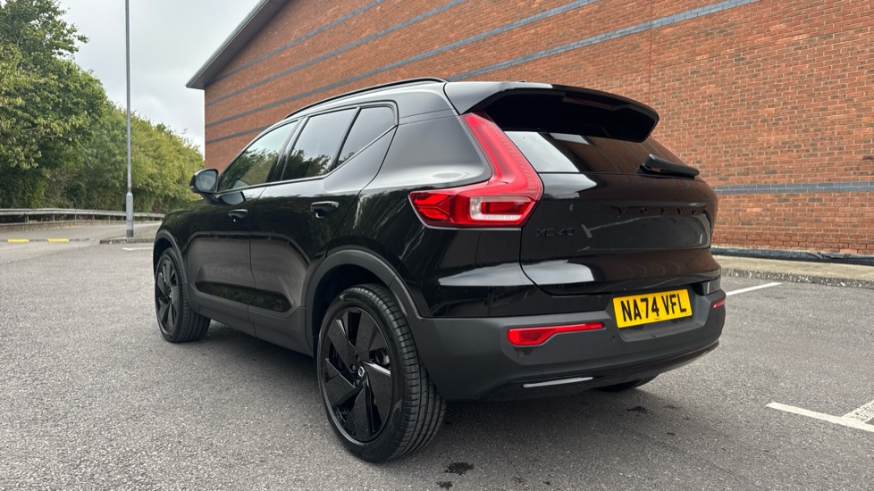Volvo XC40 2.0 B4P Plus Black Edition 5dr Auto Petrol Estate - Image 17