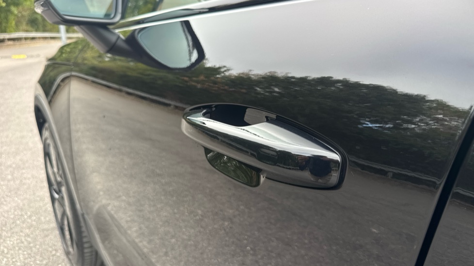 Volvo XC40 2.0 B4P Plus Black Edition 5dr Auto Petrol Estate - Image 19