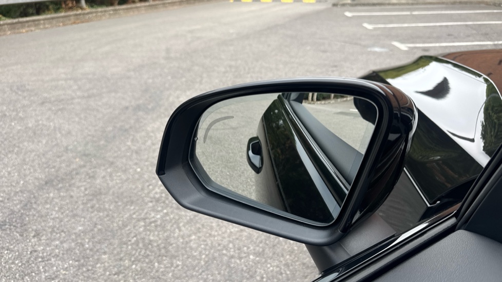 Volvo XC40 2.0 B4P Plus Black Edition 5dr Auto Petrol Estate - Image 20