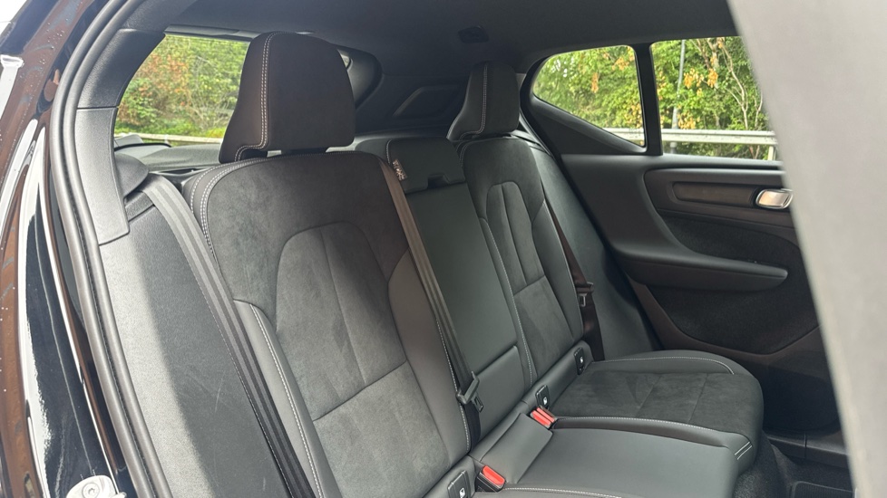 Volvo XC40 2.0 B4P Plus Black Edition 5dr Auto Petrol Estate - Image 22