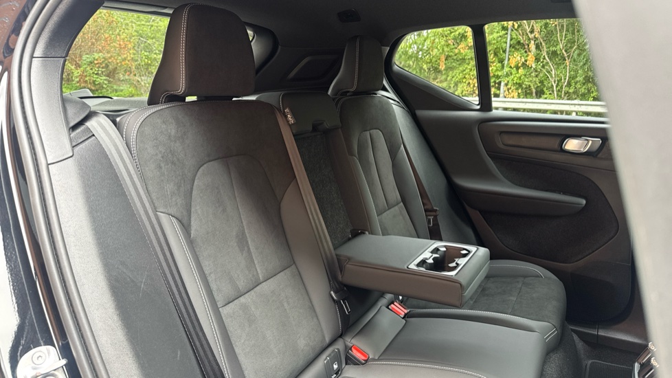 Volvo XC40 2.0 B4P Plus Black Edition 5dr Auto Petrol Estate - Image 24