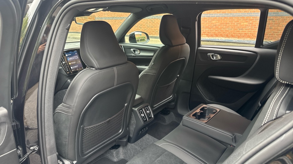 Volvo XC40 2.0 B4P Plus Black Edition 5dr Auto Petrol Estate - Image 25
