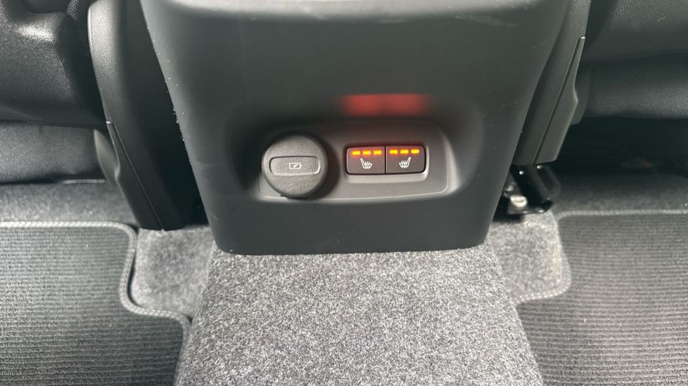 Volvo XC40 2.0 B4P Plus Black Edition 5dr Auto Petrol Estate - Image 26