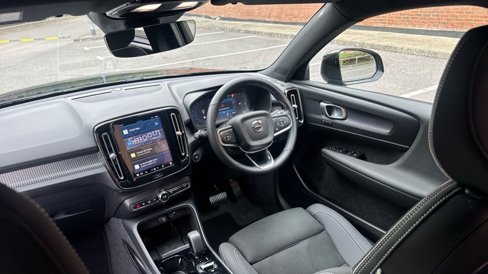 Volvo XC40 2.0 B4P Plus Black Edition 5dr Auto Petrol Estate - Image 27