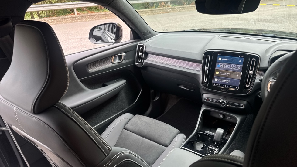 Volvo XC40 2.0 B4P Plus Black Edition 5dr Auto Petrol Estate - Image 28