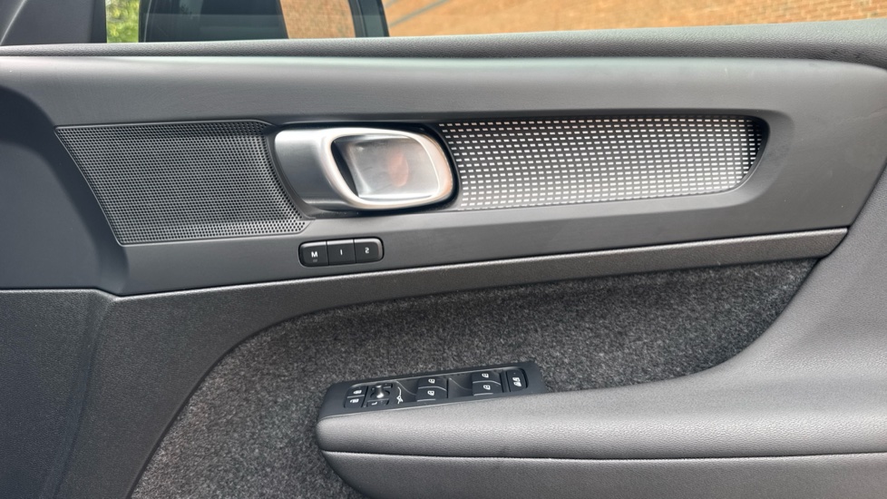 Volvo XC40 2.0 B4P Plus Black Edition 5dr Auto Petrol Estate - Image 30