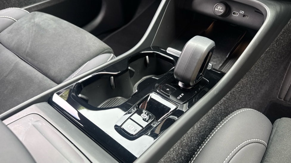 Volvo XC40 2.0 B4P Plus Black Edition 5dr Auto Petrol Estate - Image 46