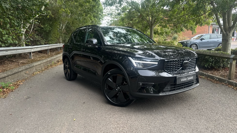 Volvo XC40 2.0 B4P Plus Black Edition 5dr Auto Petrol Estate - Image 48