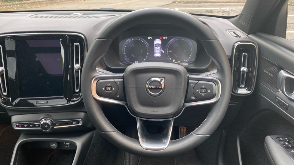 Volvo XC40 1.5 T5 Recharge PHEV Ultimate Dark 5dr Auto Estate - Image 10