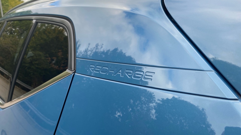Volvo XC40 1.5 T5 Recharge PHEV Ultimate Dark 5dr Auto Estate - Image 16