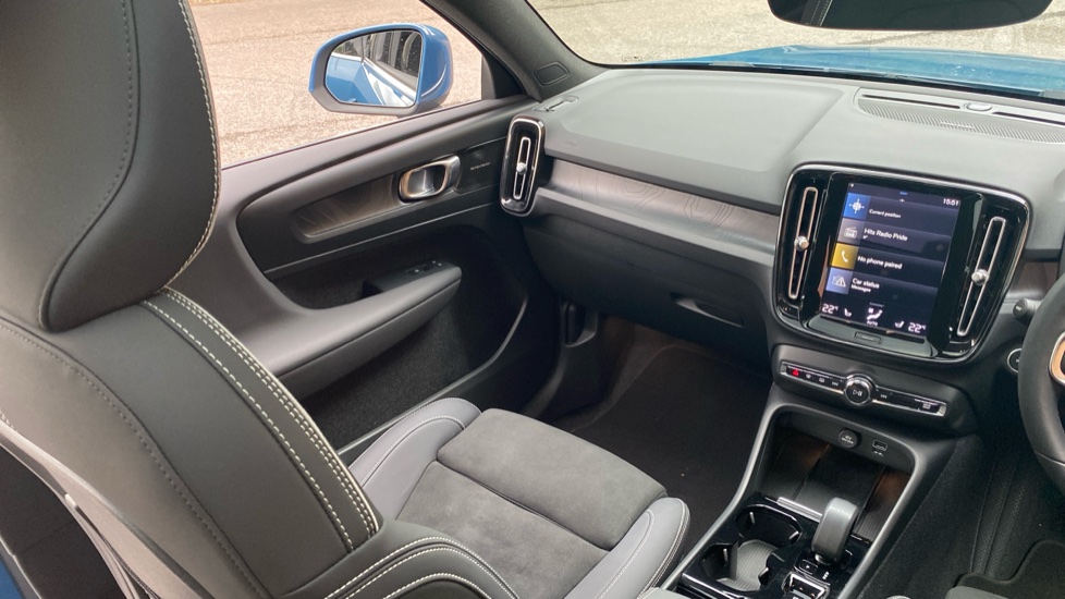 Volvo XC40 1.5 T5 Recharge PHEV Ultimate Dark 5dr Auto Estate - Image 27